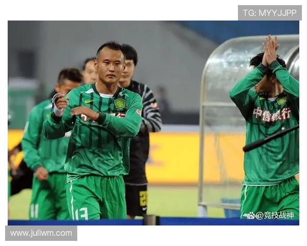 国安连续两年上演离奇事故自家球员接连误伤主帅引发热议 国安连续两年上演离奇事故自家球员接连误伤主帅引发热议